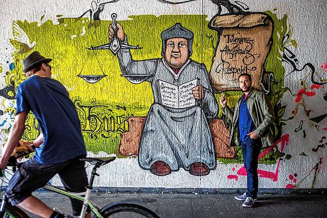 Bild 2: Vom LKW-Mechaniker zum internationalen Künstler. Seit über 20 Jahren malt Emin Hasirci Graffiti unter dem Kürzel Rusl