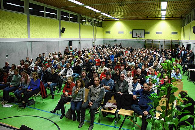 Riesiges Interesse in Grießen bei der Kandidatenvorstellung zur Bürgermeisterwahl am 10. November. Selbst zusätzlich bereit gestellte ...