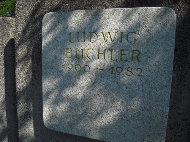 Der Grabstein für Ludwig Büchler.