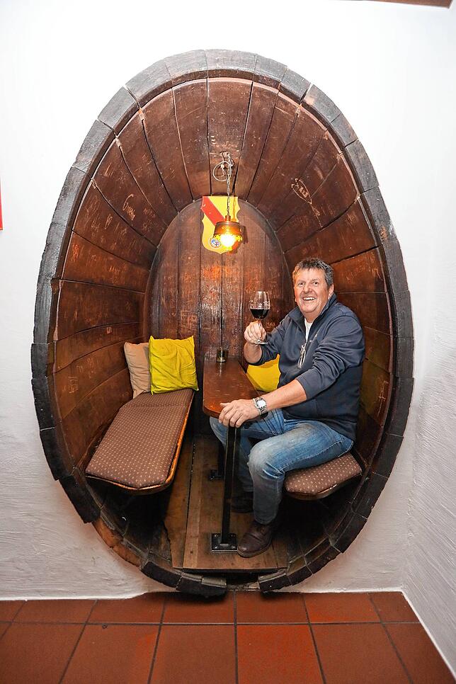 Derzeit darf Achim Gretzmeier sein Viertele im Weinglöckle nur alleine trinken.
