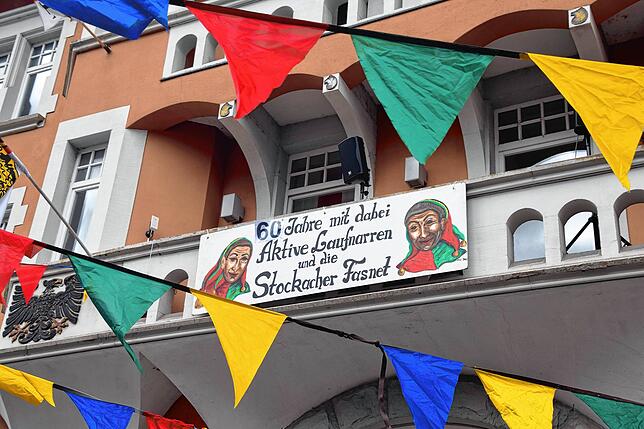 Bild 5: Bilder vom Laufnarrenmarkt am Stockacher Narrenbaum und im Bürgerhaus