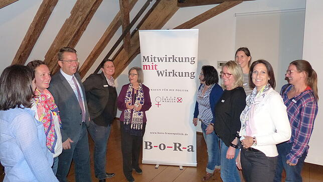 Bei Bora-Veranstaltungen, wie hier in Oberteuringen, trafen sich Frauen, die sich für kommunalpolitische Arbeit interessieren: links ...