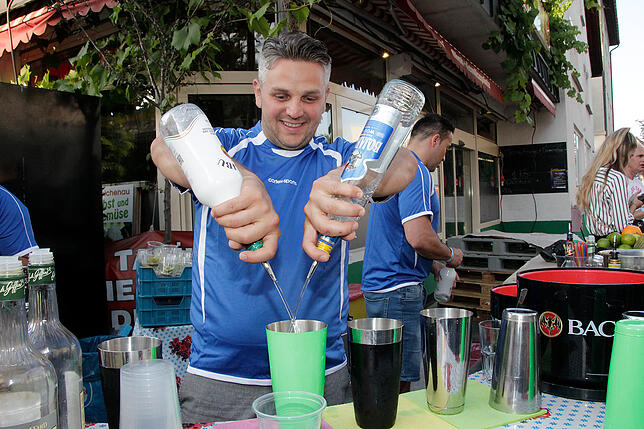 Glaubt man seinen zahlreichen Kunden, dann mischt Kemal Günesli die besten Kulturnacht-Cocktails.