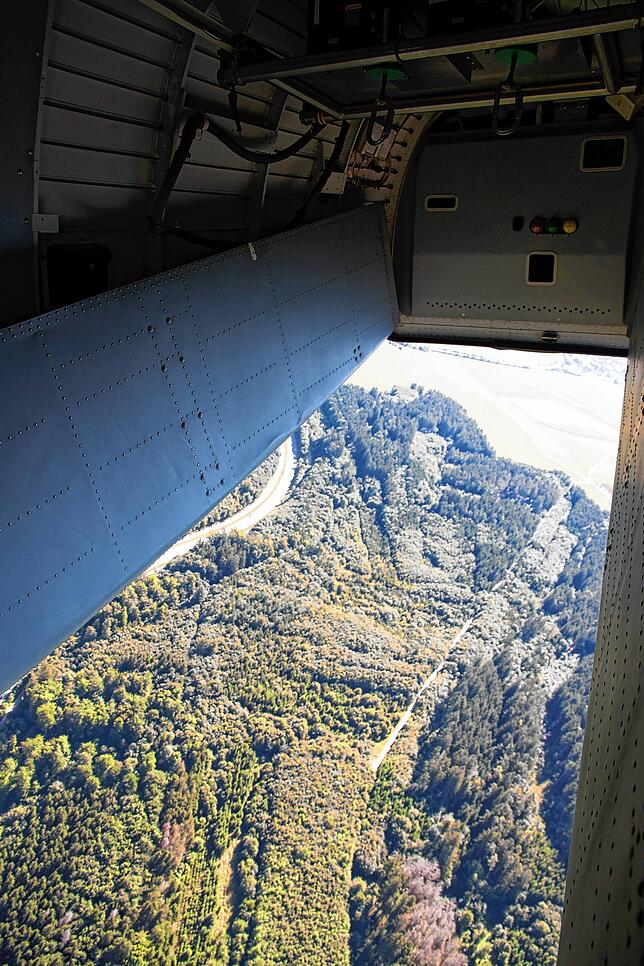 Bild 21: Bilder von der Übung der Fallschirmspringer der Bundeswehr bei Bodman-Ludwigshafen