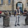 Der leere Herz-Jesu-Platz hatte ihn gestört: Dank einer Spendenaktion konnten die &bdquo;Marktwieber&ldquo; des Künstlers Gero Hellmuth ...