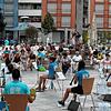 Unter Dirigentin Birgit Trinkl (stehend) bot die Stadtmusik auf dem Talschulplatz ein abwechslungsreiches Promenadenkonzert.