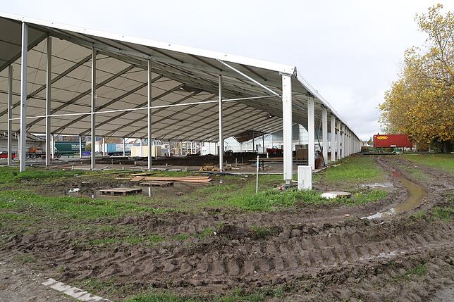Bild 2: Oktoberfest-Abbau verzögert sich: Klein Venedig gleicht derzeit einem Schlachtfeld