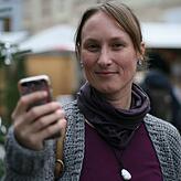 "Auf dem Weg zum Bahnhof online schnell noch ein Ticket buchen, das ist fast unmöglich." – Nina Kranke