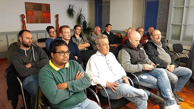 Gespannt verfolgt das Publikum in der Ratssitzung die Entscheidung mit.