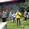 Ohne ihre ehrenamtlichen Helfer könnte Yvonne Bütehorn von Eschstruth (Mitte mit hellgrünem Pullover) ihre Wildtierhilfe-Station in ...