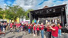 Das Promenadenfest wird am Freitag,19. Juli, um 18 Uhr unter den Klängen des Spielmanns- und Fanfarenzugs der Freiwilligen Feuerwehr ...