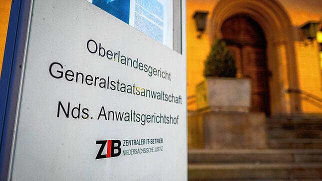 Die Beschuldigten stehen im Verdacht, eine rechtsextreme und bewaffnete Gruppe gegründet zu haben.