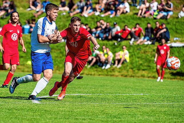 Urs Isele setzt den 8:1-Schlusspunkt.