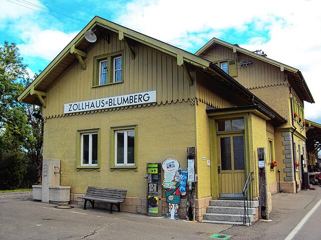 Der Bahnhof in Zollhaus ist an den Fahrtagen Haltestelle der Sauschwänzlebahn.