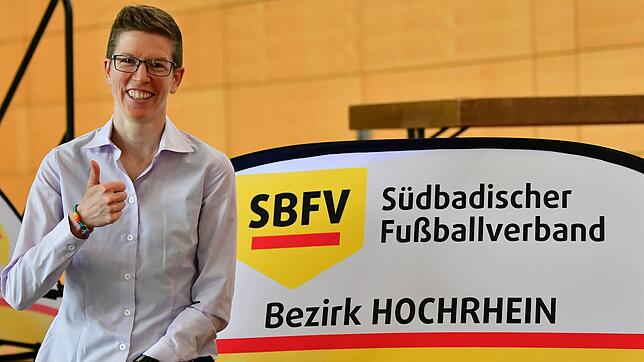 Das hat gepasst: Katharina Keßler aus Kleinkems blickte beim Bezirkstag der Hochrhein-Fußballer in Laufenburg auf ein gelungenes erstes ...