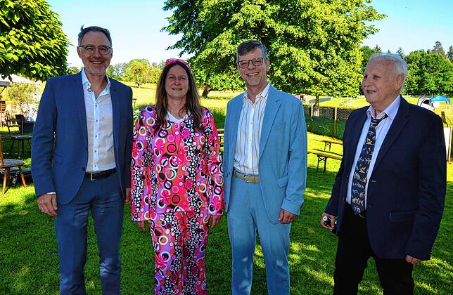 Bermatingens Bürgermeister Martin Rupp (von links), die Vorsitzende Carmen Statti, Markdorfs Bürgermeister Georg Riedmann und Helmut ...