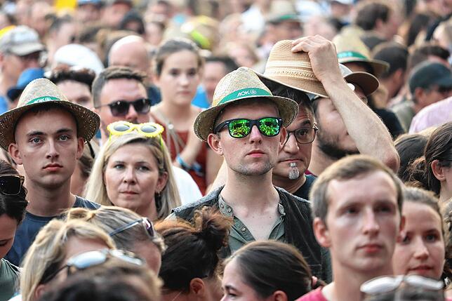 Bild 6: Bilder der großen Party mit den Fäaschtbänklern im Salemer Schlosspark