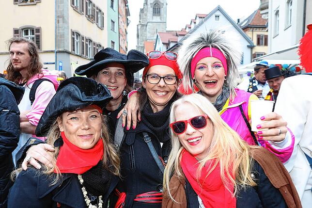 Bild 25: Bunt, bunter, Konstanzer Fasnacht: So fantasievoll geht es auf dem Münsterplatz zu