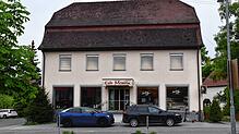 Noch hat sich nichts an der Bäckerei Martin getan, denn der Verkauf ist noch nicht in trockenen Tüchern. Es gibt noch keinen gesicherten ...