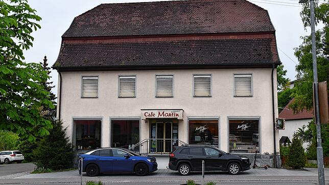 Noch hat sich nichts an der Bäckerei Martin getan, denn der Verkauf ist noch nicht in trockenen Tüchern. Es gibt noch keinen gesicherten ...