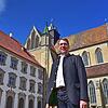 Pfarrer Peter Nicola ist Leitender Geistlicher des katholischen Dekanats Linzgau. Sein Sitz ist das historische Pfarrhaus in Schloss ...