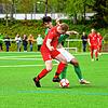 Einer der sechs Torschütze des FC Pfaffenweiler (Marc Rohrer, vorn) im Zweikampf um den Ball mit dem Bräunlinger Fabian Wehinger .
