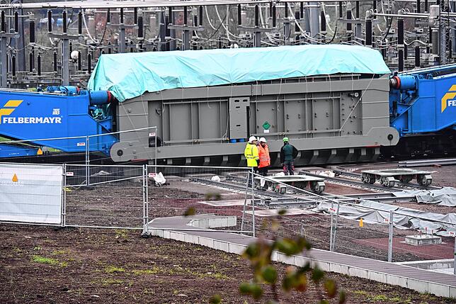 Bild 21: 300 Tonnen schwerer Trafo-Transport – hier die spektakulärsten Einblicke!