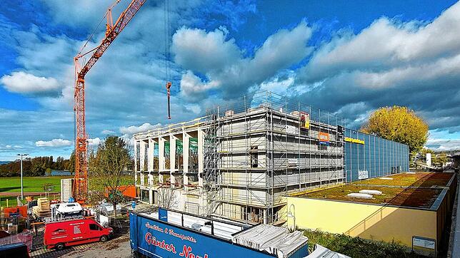 Der Anbau an die Schänzlehalle ist aktuell des größte Hochbauprojekt in Konstanz. Wann wird die ersehnte Sportstätte fertiggestellt?