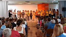 Die Musical-AG der Anne-Frank-Schule Furtwangen führt „Tuishi pamoja“ auf – da können Kinder und Zuschauer noch etwas lernen. Foto: Schule