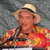 Frank Neumann als Gebrauchtreisenhändler.