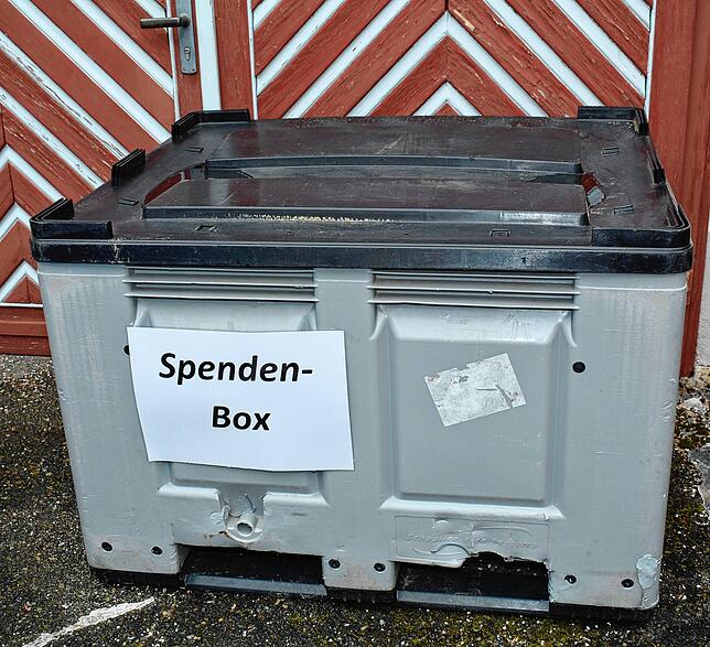 Im Hof der Zunfstube steht auch eine Spendenbox.