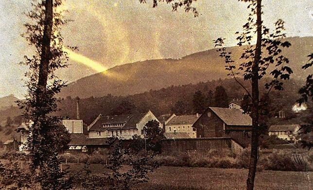Blick auf die Herosé von Westen 1905: Der Gebäudebestand entspricht dem nach dem Wiederaufbau. Seit 1876 wurde kaum noch investiert.