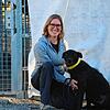 Julia Schuhwerk mit Hund Merlin an ihrem Arbeitsplatz, dem Tierheim Radolfzell. Die 32-Jährige wird im Dezember als bundesweit beste ...