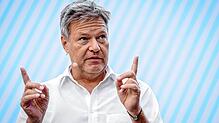 Robert Habeck (Bündnis 90/Die Grünen), Bundesminister für Wirtschaft und Klimaschutz, spricht bei einem Bürgerdialog “Zeit zum Reden„ in ...