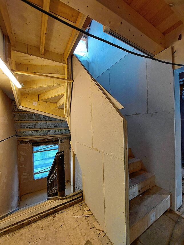Das alte Treppenhaus wurde jetzt ergänzt und führt ins Dachgeschoss.