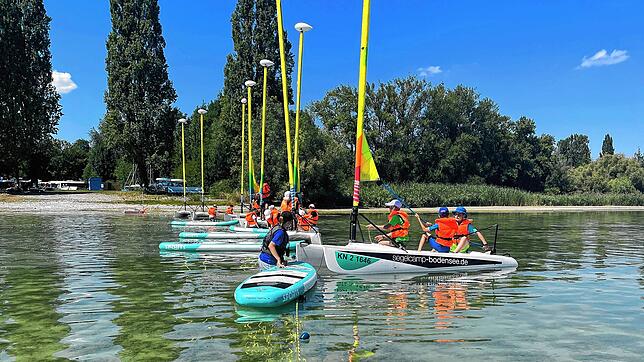 Die Teilnehmer des Segelcamps auf dem See vor dem Strandbad Horn. Der Standort ist seit diesem Jahr neu.