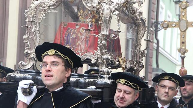 Es immer wieder ein erhebender Anblick, wenn der Reliquienschrein des Glaubenspatron, des Heiligen Fridolins, durch die Gassen der Bad ...