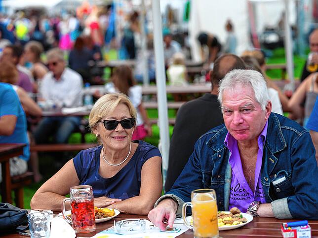 Sylvia Waernier mit Begleiter Peter Fritz.