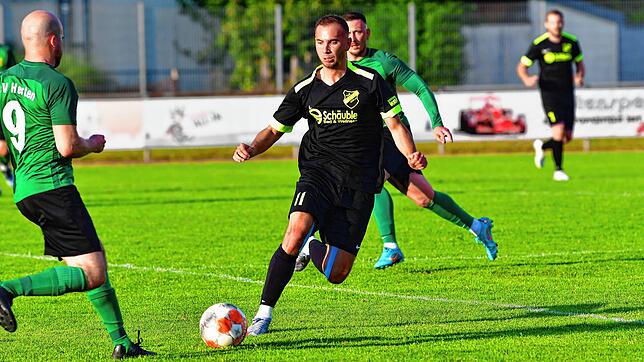 Matchwinner: Ronald Parti (Mitte, in der Partie beim SV Herten) sicherte dem TuS Efringen-Kirchen den 2:1-Derbysieg gegen Neuling SF ...