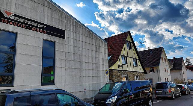 Werner Maier, Bruno Deiringer und andere Anwohner sind der Meinung: 15 Reihenhäuser mit zwei Vollgeschossen plus Dachgeschoss passen ...