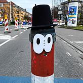 Polldi, der Poller, sorgt seit dem 25. November 2022 dafür, dass Autos nicht mehr auf der Fahrradstraße in Petershausen-West in Richtung ...