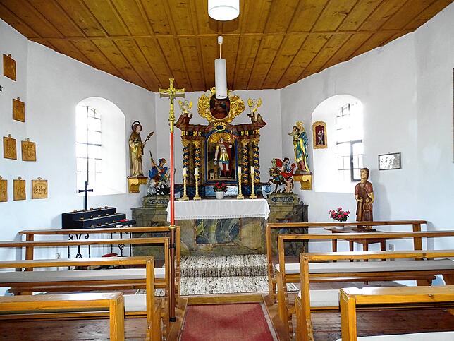 Die Kapelle in Wattenreute ist ein echtes Schmuckstück und sollte unbedingt besichtigt werden.Sie ist tagsüber geöffnet und man kann die ...