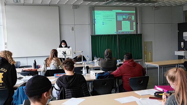 Beim Hybrid-Unterricht sind Teile der Klasse von zu Hause aus zugeschaltet.