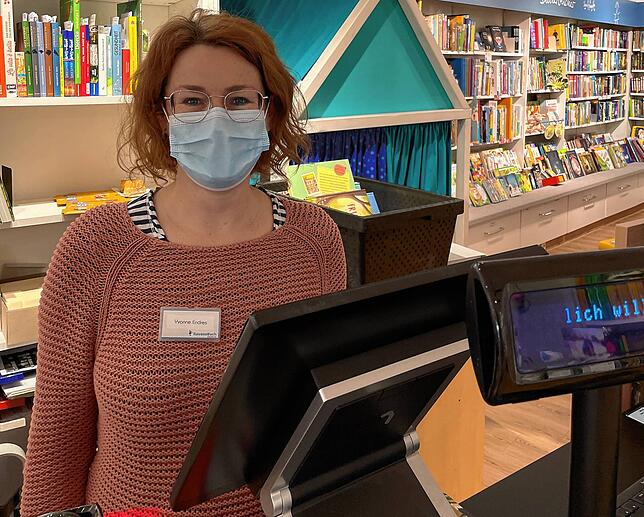 Yvonne Endres von Ravensbuch ist noch vorsichtig. „Ich freue mich schon auch darauf, dass ich hier irgendwann wieder ohne Maske ...