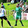 Allrounder: Fabian Dieterle (rechts, gegen Manuel Berger vom SV Buch) kann beim SV Waldhaus alles spielen – und macht das auch: „Nur im ...