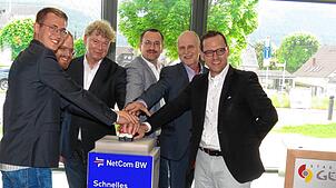 Von links: Kämmerer Moriz-Johannes Bausch, Benjamin Haberland, Nicolai Ottenbacher (beide NetCom BW), Martin Simonetti (CEC), Frank Baur ...