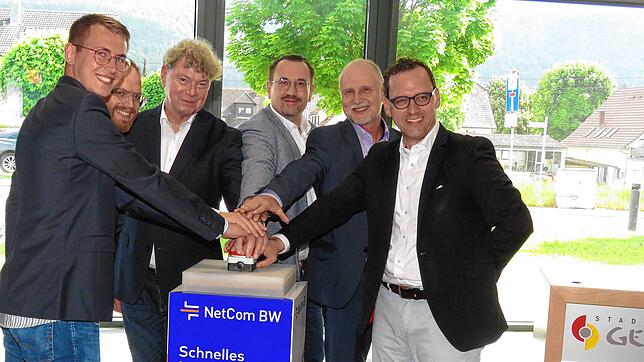 Von links: Kämmerer Moriz-Johannes Bausch, Benjamin Haberland, Nicolai Ottenbacher (beide NetCom BW), Martin Simonetti (CEC), Frank Baur ...