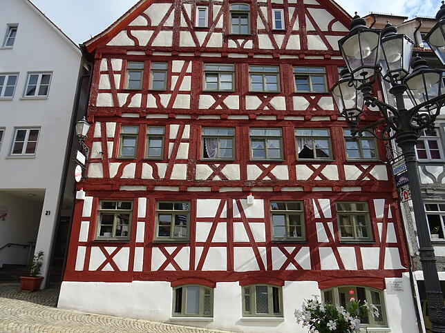 2018: Bei der Altstadtsanierung wurde das Gebäude des "Hecht" weitgehend entkernt und das wunderschöne Fachwerk meisterhaft saniert. Der ...