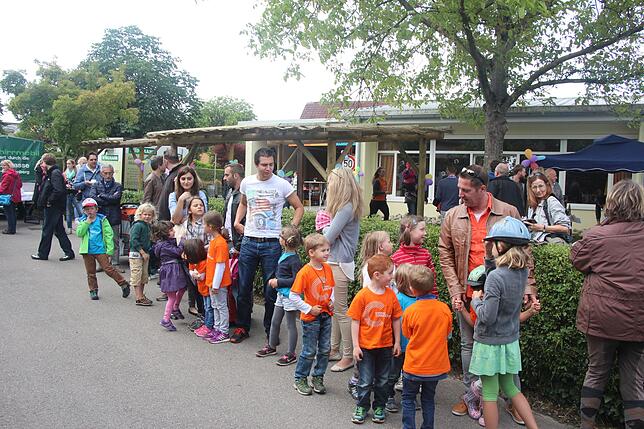 Ein Sommerfest im Kindergarten Sonnenschein.