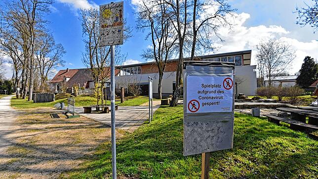Bürgermeister Michael Kollmeier ruft seine Bürger auf, sich auch an das Nutzungsverbot von Spielplätzen &ndash; wie hier an der Breg ...